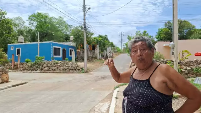 Poste con más de 50 años pone en riesgo a familias en Campeche