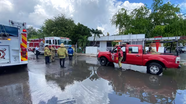El siniestro fue reportado al mediodía de ayer; rescatistas evacuaron al persona