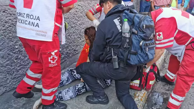 Mujer se desmaya en pleno centro de la ciudad.