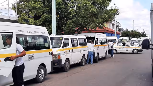 Los operadores de las unidades de transporte público indicaron con anterioridad que manejan el precio del pasaje más bajo en Q.Roo