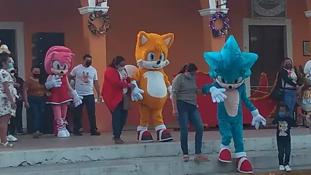 Todos estos personajes estuvieron presentes, para que los niños se tomarán la foto del recuerdo y tengan una feliz navidad