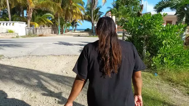 La víctima fue golpeada por un hombre en motocicleta