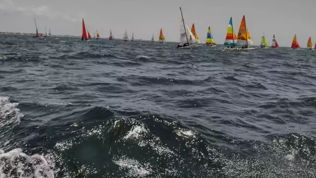 Los veleros arrancaron sus recorrido desde Marina Silcer