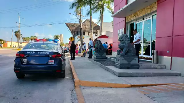 Trabajadores de rentadoras de vehículos y taxistas aseguran que no le corresponde a la Policía Turística ponerles restricciones