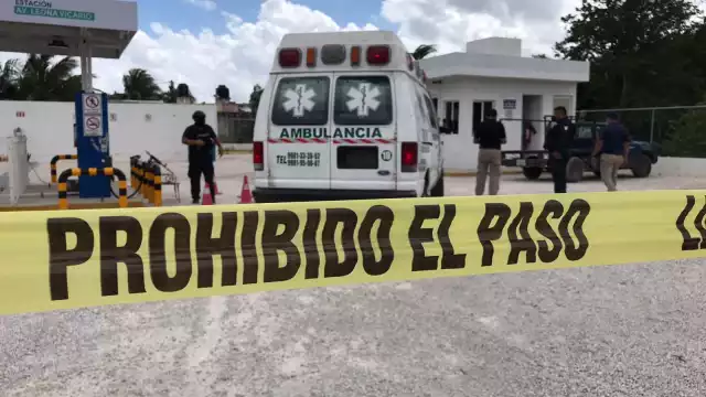 Los elementos policiacos en Cancún acordonaron la zona del robo armado, en la Supermanzana 210
