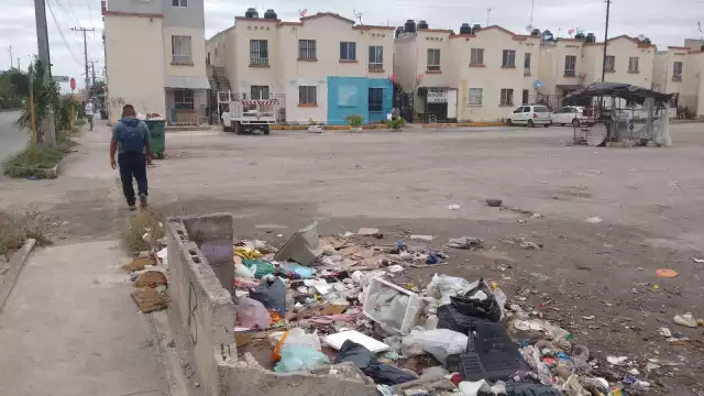 Los vecinos de Villas Otoch Paraíso en Cancún reprocharon las pocas acciones de la empresa Red Ambiental sobre la recoja de basura en su fraccionamiento