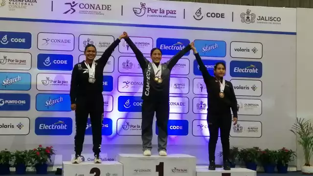 Carla Novelo Cuevas, de Campeche, ganó tres medallas de oro en halterofilia Sub-23 (64 kg) en la Olimpiada Nacional 2025.
