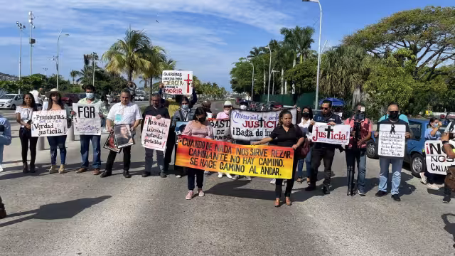 Periodistas se manifiestan por asesinato de compañero en Acapulco