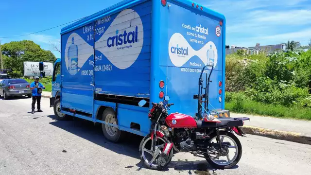 Motociclista de mandaditos sufrió graves heridas en la avenida central de Ciudad del Carmen