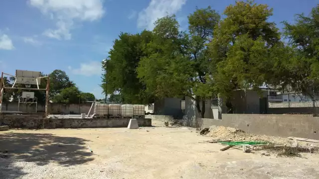 La obra que inició el 5 de mayo se ha detenido en tres ocasiones ante la falta del pago