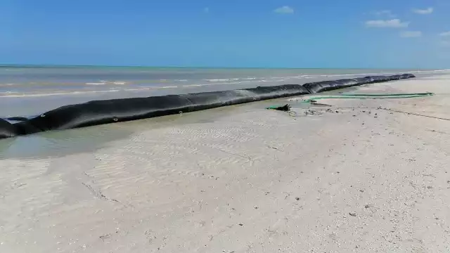 Vecinos se muestran inconformes por los sacos de arena