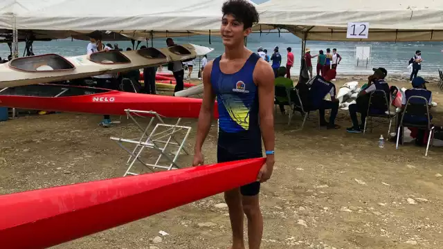 En la primera sesión de eliminatorias participa Ángel Ismael Molina castillo en k1 (kayac individual) carrera de 1,000 metros, en la división 16-18 años.