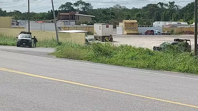 Agentes de la Semar y elementos policiacos realizaron el cateo a la salida de Chetumal, capital de Quintana Roo
