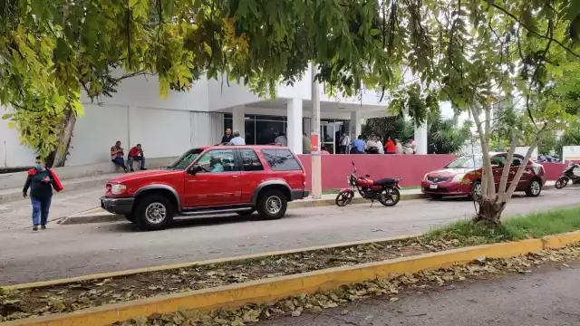 Críticas al Sistema de Salud Público en la capital; pacientes buscan alternativas económicas