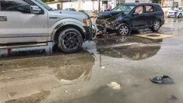 Al menos tres autos se vieron involucrado en el accidente de tránsito