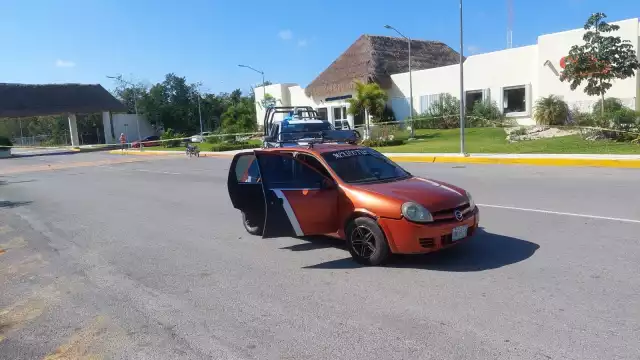 El lugar fue acordonado por elementos policiales para evitar que se altere la escena del crimen