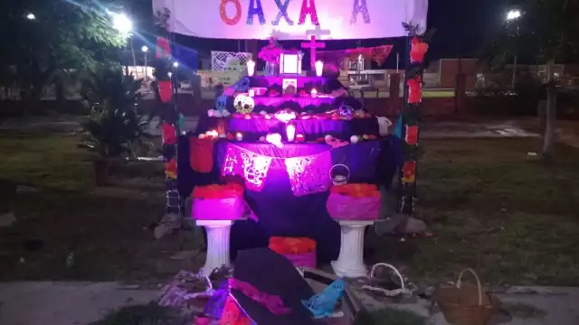Cada grupo, demostró cómo se pone un altar para las ofrendas a los fieles difuntos