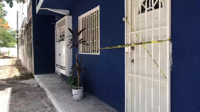 El cuerpo del hombre extranjero fue llevado a la morgue de Cancún por personal del Servicio Médico Forense, para establecer las causas de su muerte