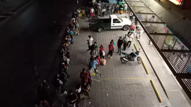 Las unidades se quedaron atrapadas en un embotellamiento en las vías alteras al bulevar Colosio