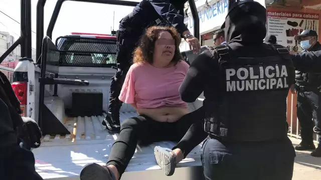 La mujer que hirió a un hombre con un cuchillo fue detenida y llevada a la FGE Quintana Roo en Cancún