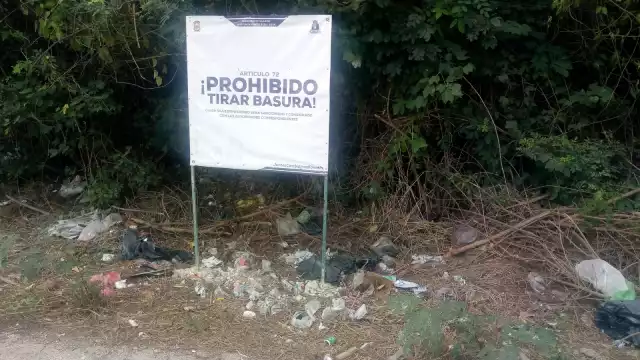 Desde hace dos décadas, vecinos de la Héctor Victoria en Kanasín tienen que lidiar con montones de desechos