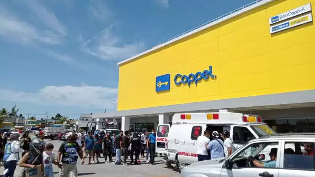 La gente se tiró al piso, había niños entre las personas quienes lograron resultar ilesos