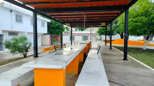 Falta de iluminación en parque afecta juegos de lotería en Campeche