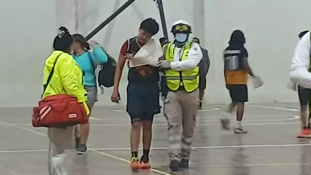 Elementos de SAMU atendieron al joven y lo trasladaron al hospital.