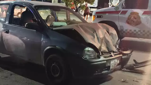 Aparatoso accidente vehicular en avenida La King deja varios lesionados y cuantiosos daños en Quintana Roo