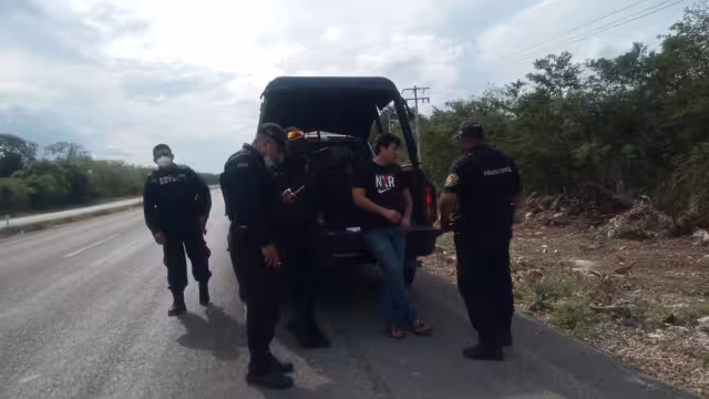 El conductor viajaba con dos mujeres a exceso de velocidad sobre la carretera Motul-Mérida
