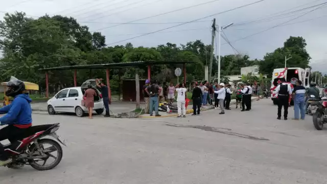 El motociclista terminó con lesiones y fue trasladado al hospital de Escárcega