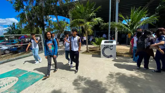 Los días Lunes Regional y Martes de Batalla de las Flores, los meridanos suspenden las actividades académicas