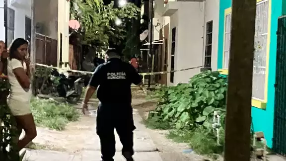 Los presuntos responsables se dieron a la fuga, mientras que el trabajador se encuentra grave