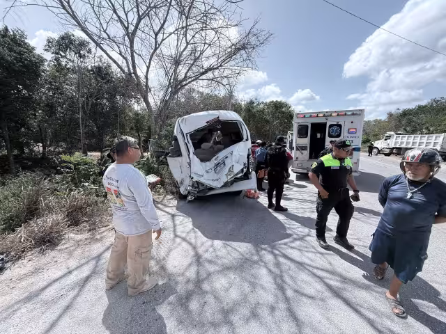 La unidad en la que viajaba el equipo local infantil de rugby “Pitz”, de Benito Juárez, fue embestida por un camión, tipo volteo, dejando una niña sin vida