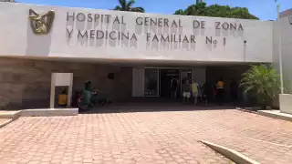 Trabajadores de IMSS en Chetumal se manifiestan debido a deficiencias en el hospital 