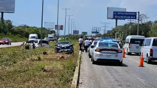 Fuerte accidente en carretera Cancún-Puerto Morelos deja dos personas lesionadas: VIDEO