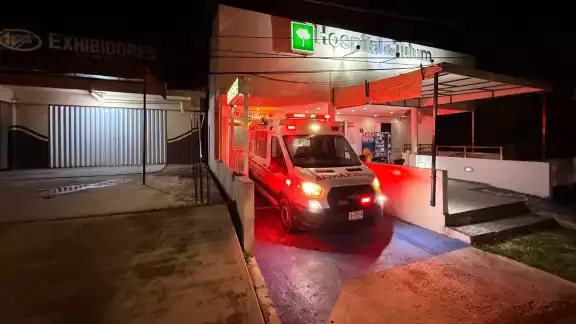 Paramédicos valoraron al lesionado en el sitio, aplicaron vendajes en la extremidad afectada y lo trasladaron de urgencia al hospital Paramédicos valoraron al lesionado en el sitio, aplicaron vendajes en la extremidad afectada y lo trasladaron de urgencia al hospital
