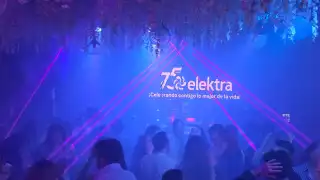 Elektra sorprende en CDMX como madrina de la Boda Fake 2025