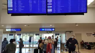 Entre los vuelos se encuentran el 1100 de Viva Aerobús y 201 de Volaris