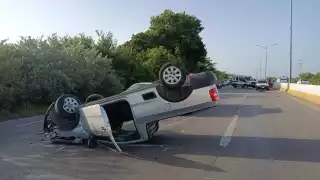 Pese al fuerte accidente, sólo se registraron daños materiales