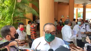 El senador asegura que la sociedad es la que se quedó sin respuestas, ya que la autoridad no han podido responder