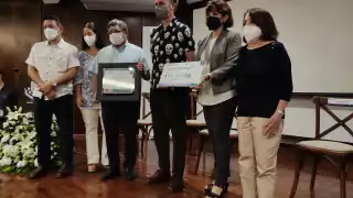 El escritor también ha destacado por ser guionista de series biográficas para televisión