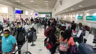 El vuelo 448 de Volaris debió llegar a las 04:50 horas y se espera aterricé en Mérida a las 09:30 horas, según lo programado hasta el momento