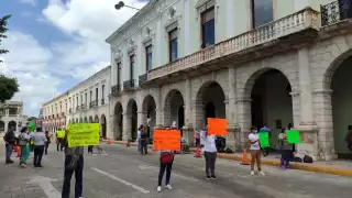 Cerca de 80 maestros han sido afectados, por lo que piden la renuncia de su líder sindical