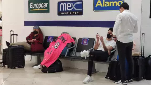 Pasajeros tuvieron que esperar más del tiempo para poder abordar el vuelo 823 de la ruta Mérida-CDMX Pasajeros tuvieron que esperar más del tiempo para poder abordar el vuelo 823 de la ruta Mérida-CDMX