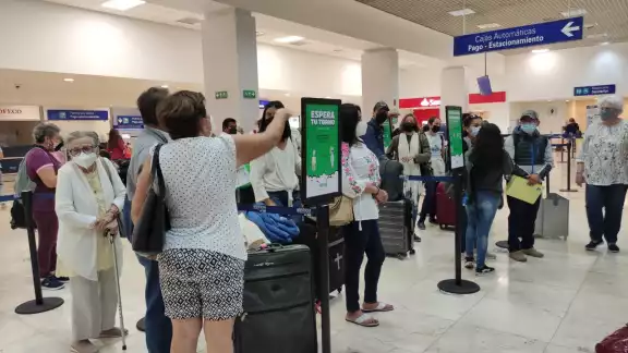 Las personas fueron escalando la tensión mientras las horas pasaban y no obtenían una respuesta Las personas fueron escalando la tensión mientras las horas pasaban y no obtenían una respuesta
