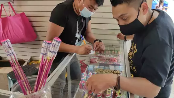 Los comerciantes de pirotecnia establecidos en la ciudad sólo podrán operar hasta el próximo 31 de diciembre