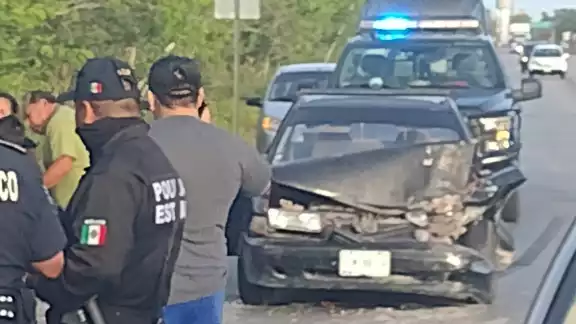 Al lugar llegaron elementos policiales, así como paramédicos para brindar los primeros auxilios Al lugar llegaron elementos policiales, así como paramédicos para brindar los primeros auxilios