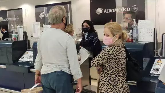 Loa empleados de la aerolínea en Mérida indicaron a los pasajeros otras opciones para abandonar Yucatán Loa empleados de la aerolínea en Mérida indicaron a los pasajeros otras opciones para abandonar Yucatán