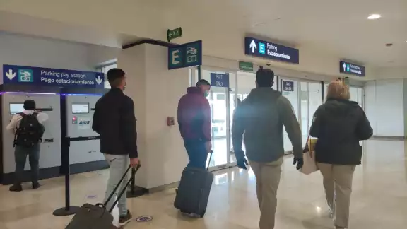 Los retenidos fueron trasladados al edificio del INM ubicado la colonia México Los retenidos fueron trasladados al edificio del INM ubicado la colonia México